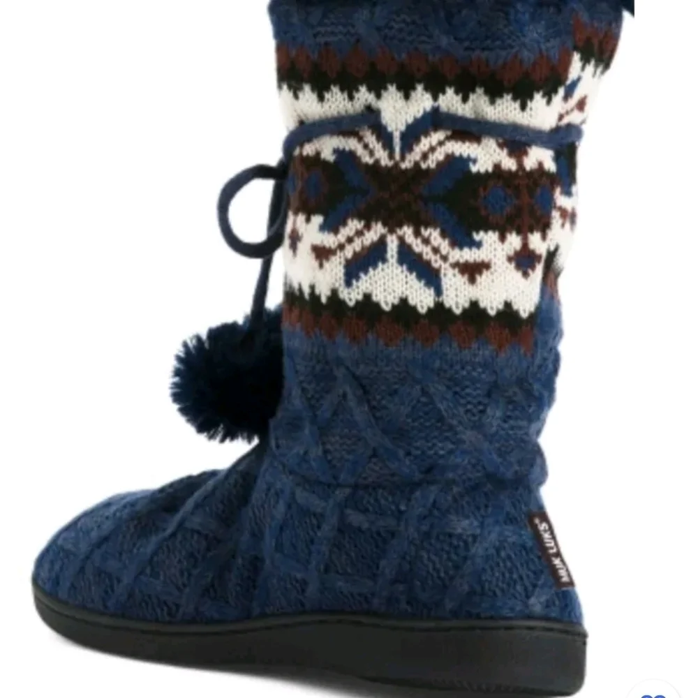 Muk Luks Gracie Tall Crocheted Sweater Boots Navy Blu W Pom pom Laces NEW